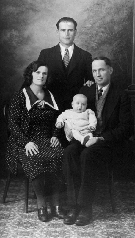 Belzo, Peter and Mary  holding Roy Peter Belzo - 1935