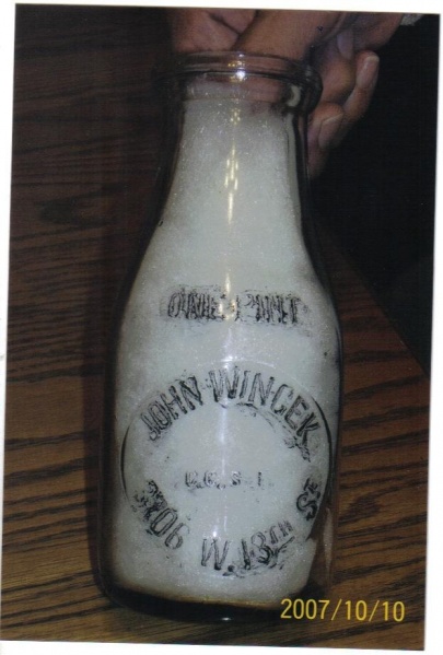 Image:Wincek Milk Bottle West 13th St.jpg