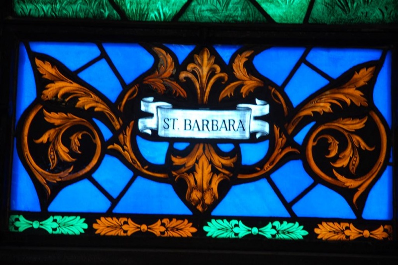 Image:Windows - St. Barbara (close-up bottom).JPG