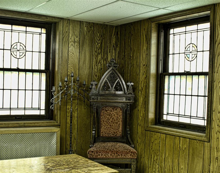 Image:Brooklyn Methodist - chair and windows.jpg