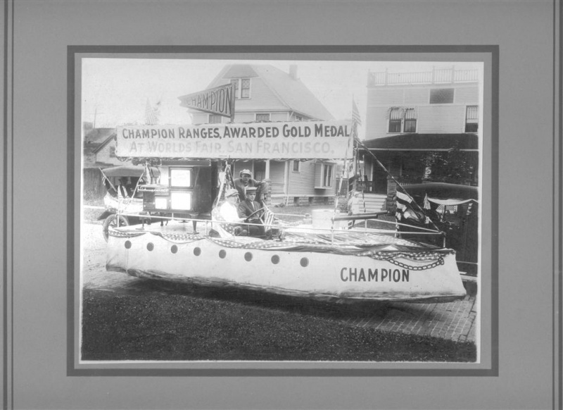 Image:Photo 1915 Festival for Bridge Opening - Decorated boat.jpg